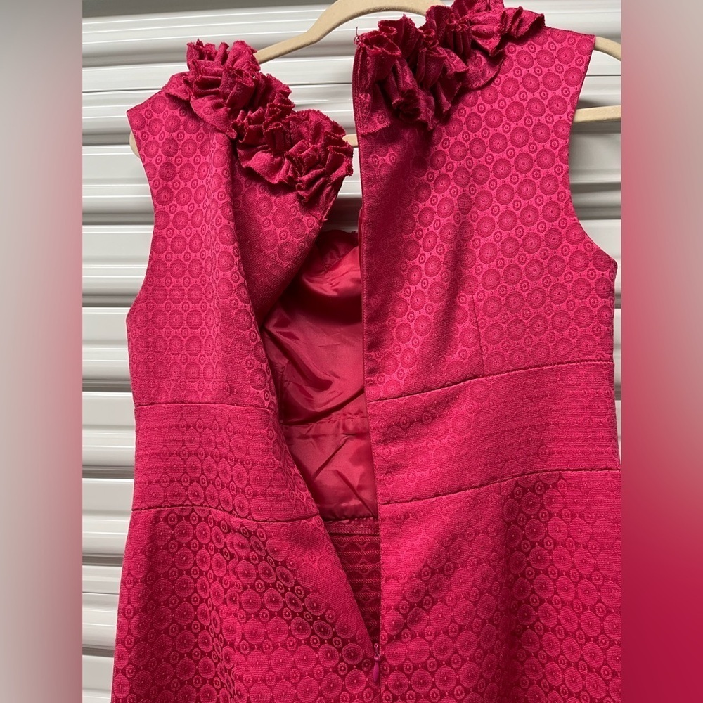 London Times Elegant Red Sleeveless Dress with Floral Accents Size 10 - Picture 5 of 7